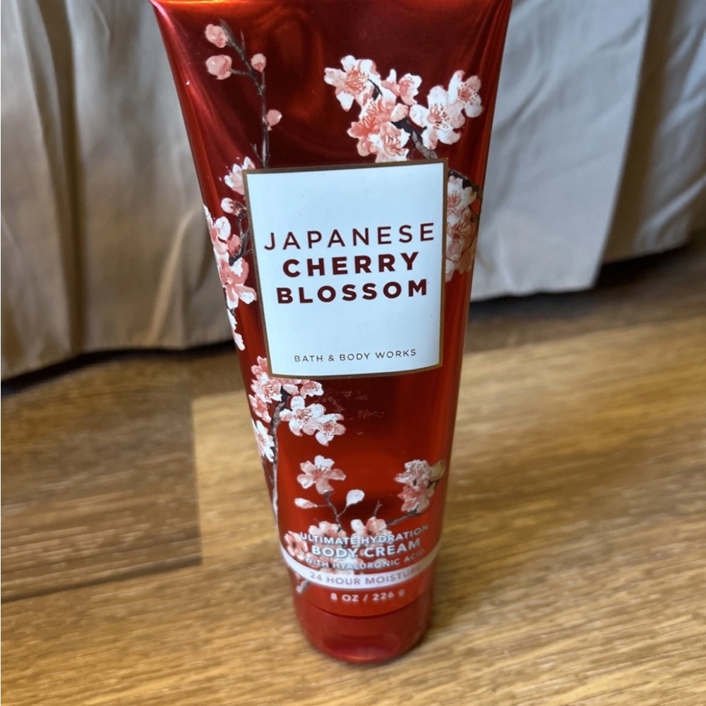 💙Bath & Body Works Japanese Cherry Blossom Body Cream - 8 oz